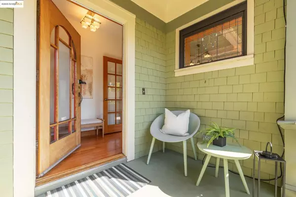 Berkeley, CA 94705,2204 Woolsey