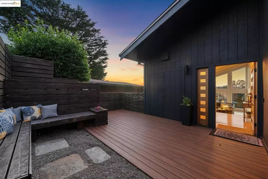 58 Villanova Dr, Oakland, CA 94611