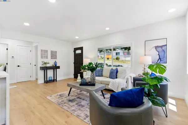 Castro Valley, CA 94546,19157 Parsons Ave