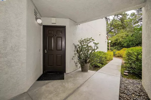 Hayward, CA 94546,21314 Gary Dr #214