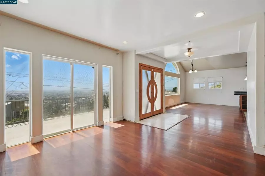 3727 Delmont Ave, Oakland, CA 94605