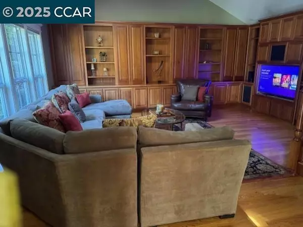 Orinda, CA 94563,102 Overhill Rd