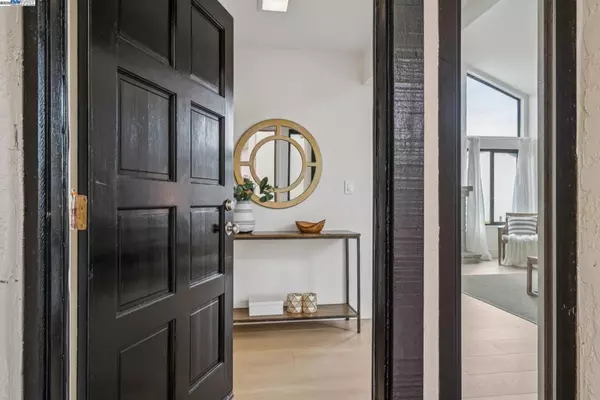 Alameda, CA 94502,101 Carob Ln