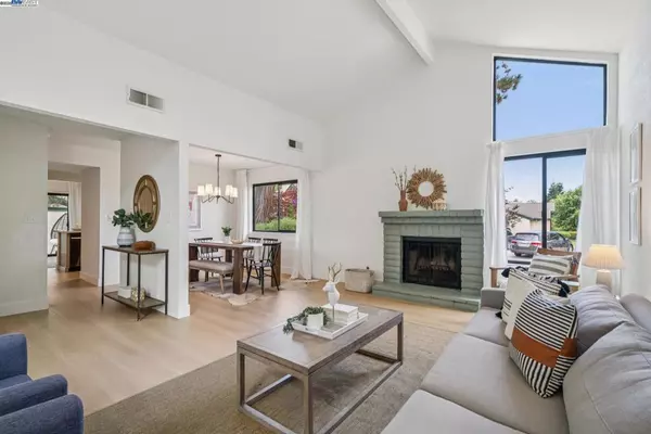 101 Carob Ln, Alameda, CA 94502