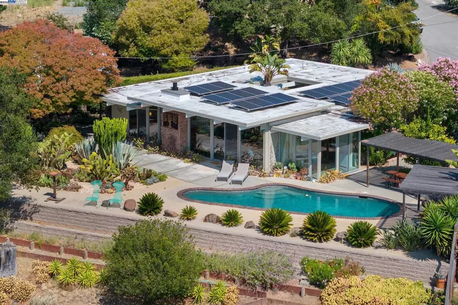 5288 Crown Ct, Castro Valley, CA 94552