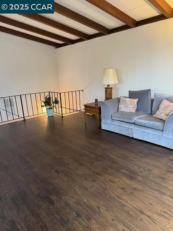 Oakland, CA 94602,4271 Whittle Ave