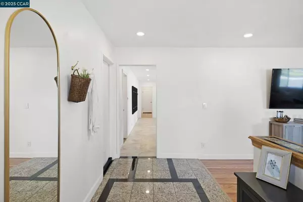 Concord, CA 94518,887 Andrix Ct