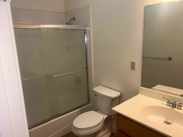 Healdsburg, CA 95448,426 Piper St