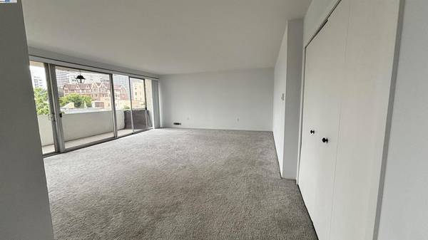 Oakland, CA 94612,1555 Lakeside #62