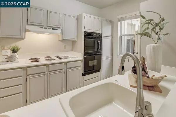 Walnut Creek, CA 94595,1860 Tice Creek #1107