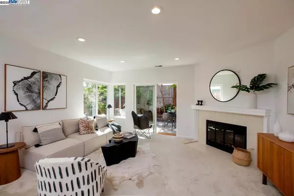 158 Oak Park Dr, Alameda, CA 94502
