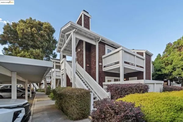 135 Marina Lakes Dr, Richmond, CA 94804