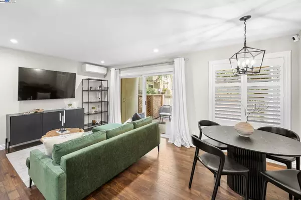 Walnut Creek, CA 94597,2724 Oak Rd #88