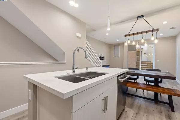 Oakland, CA 94601,3957 Wattling Street