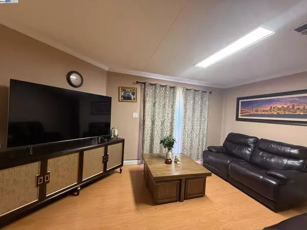 Hayward, CA 94545,28290 applegate