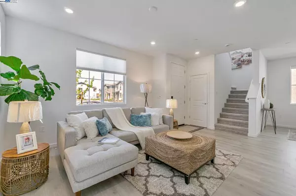 Pittsburg, CA 94565,2044 Cottonwood St