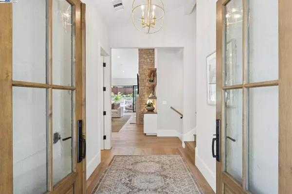 Alamo, CA 94507,2488 Roundhill Dr