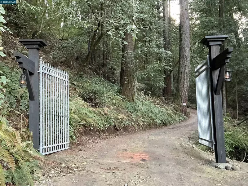 2450 Green Hill Rd, Sebastopol, CA 95472