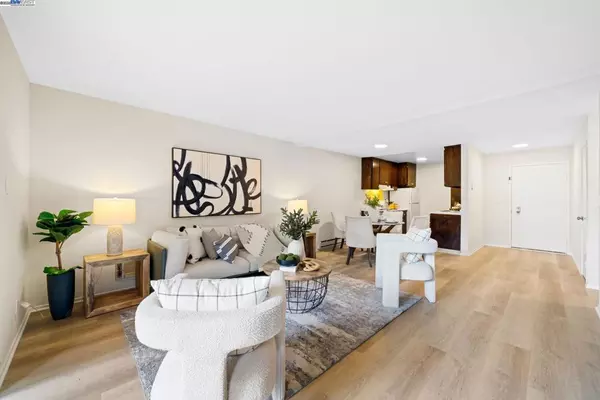 Alameda, CA 94501,1327 Webster St #B101