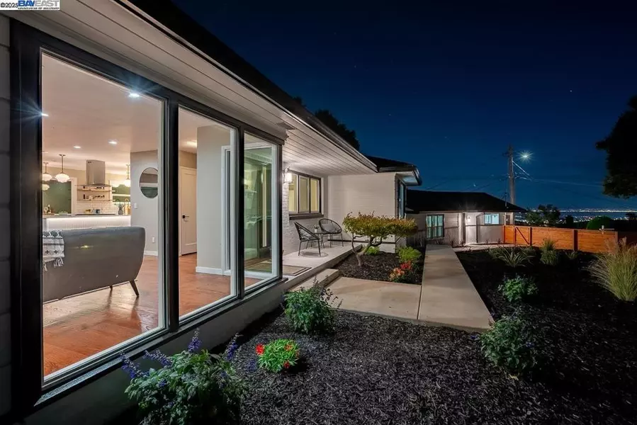 2818 Steinmetz Way, Oakland, CA 94602
