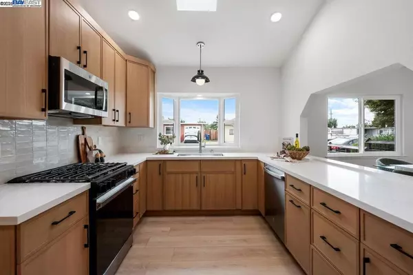 Hayward, CA 94541,439 Holly Ln