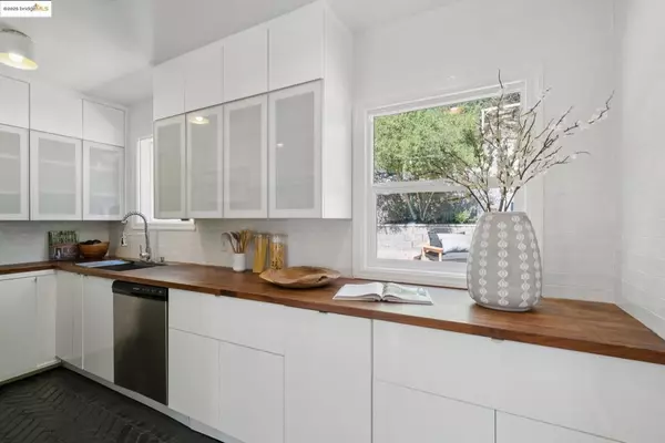 Oakland, CA 94611,5673 Florence Ter