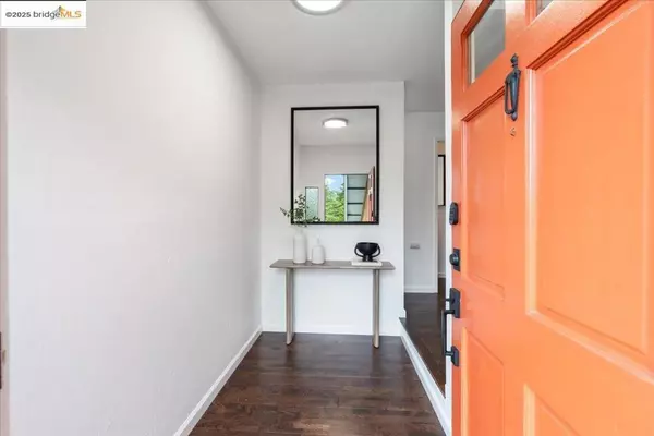 Oakland, CA 94611,6861 Saroni Dr