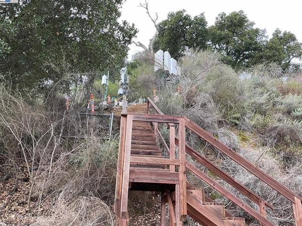 Pleasanton, CA 94588,3984 Foothill Rd