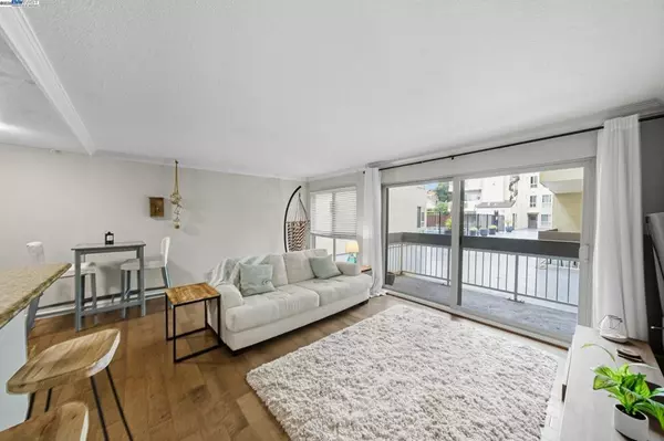 Oakland, CA 94611,77 Fairmount Ave #101