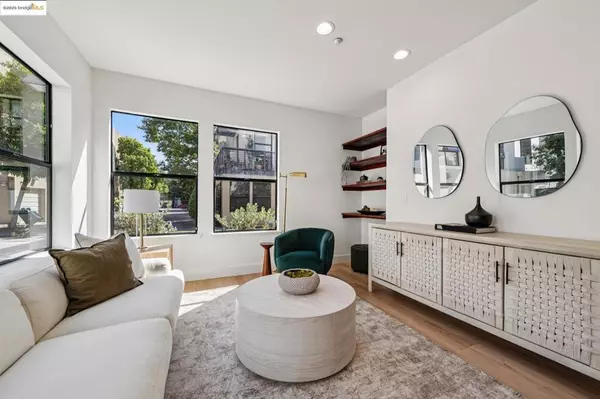 Oakland, CA 94608,94 City Limits Cir