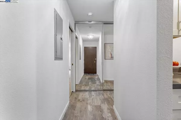 Alameda, CA 94501,950 Shorepoint Ct. #100