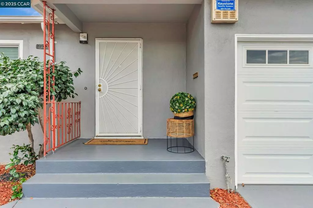 Oakland, CA 94621,8425 D St