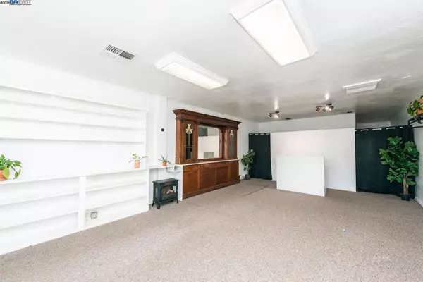 Weaverville, CA 96093,493 Main St.