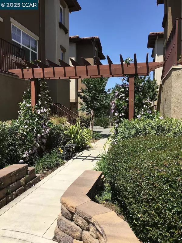 Martinez, CA 94553,1121 Haven St