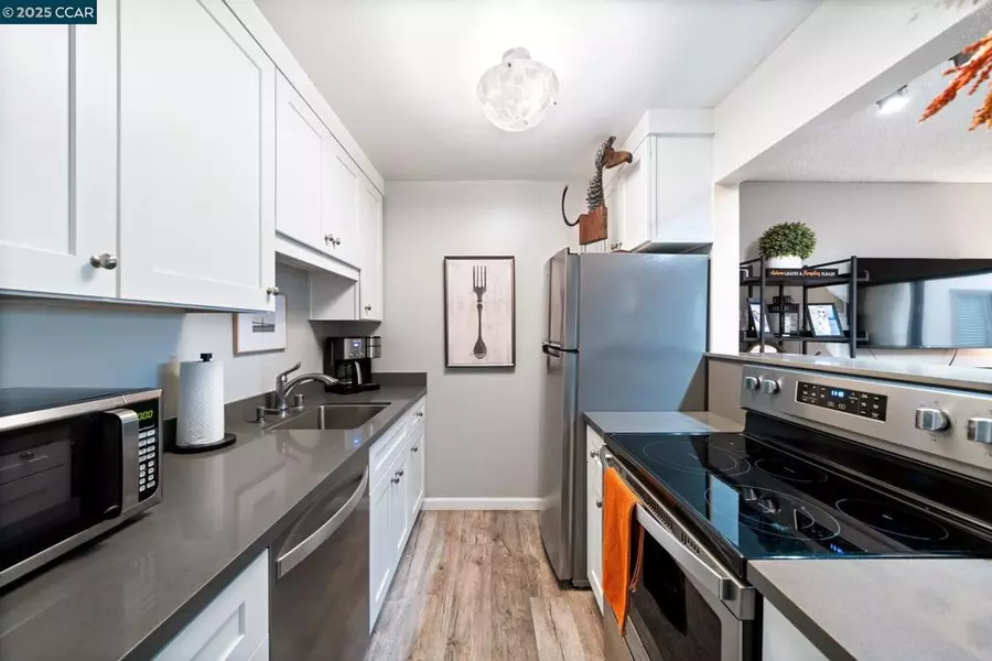 320 N Civic Drive #407, Walnut Creek, CA 94596