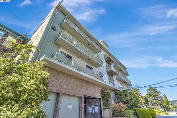 Oakland, CA 94611,3877 Howe St #106