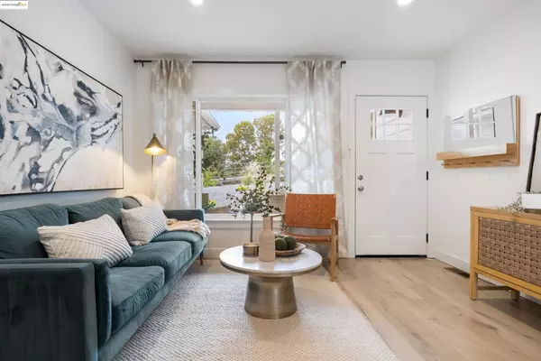 Oakland, CA 94605,8040 Crest
