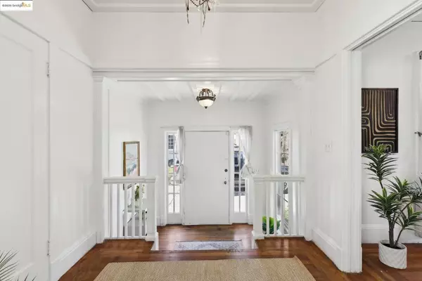 Oakland, CA 94601,3064 E 15th ST