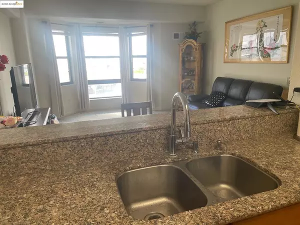 Oakland, CA 94607-4200,989 Webster Street #450