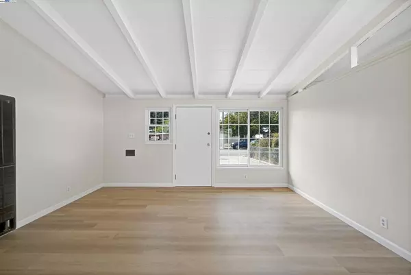 Hayward, CA 94545,27568 Capri ave