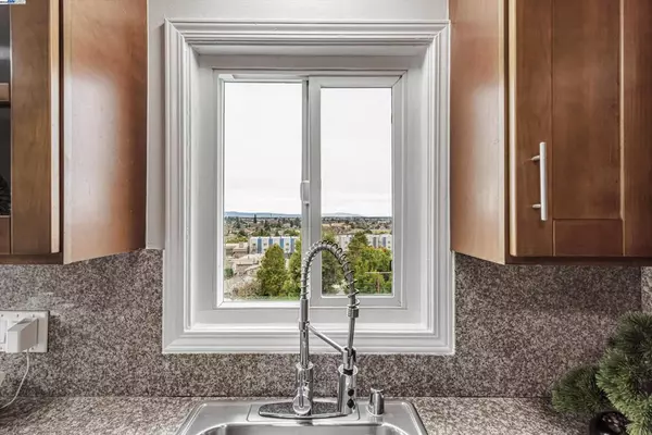 Oakland, CA 94605,9883 Lawlor St