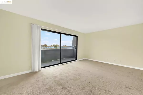 Oakland, CA 94607,3 W Embarcadero #153