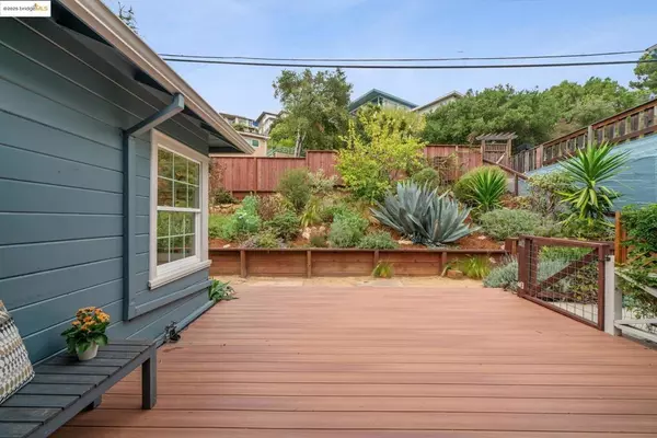 Oakland, CA 94605,8037 Mccormick Ave