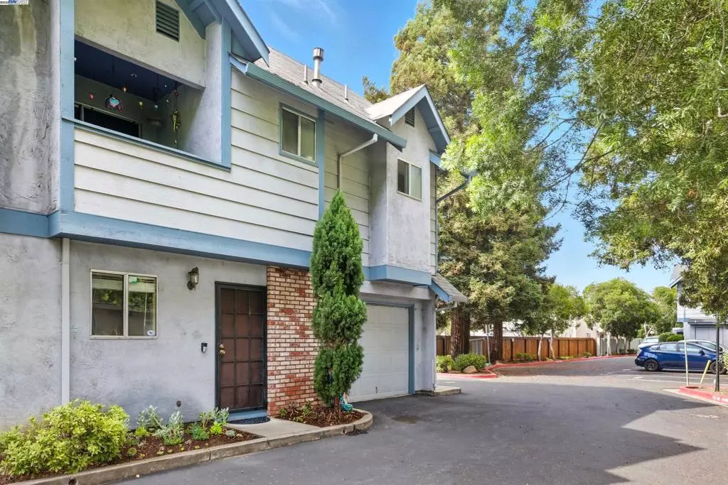 Hayward, CA 94544,918 W Tennyson Rd #105