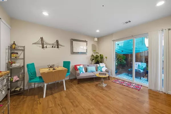 Hayward, CA 94544,918 W Tennyson Rd #105
