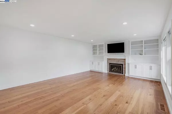 Castro Valley, CA 94546-4734,4525 Edwards Lane