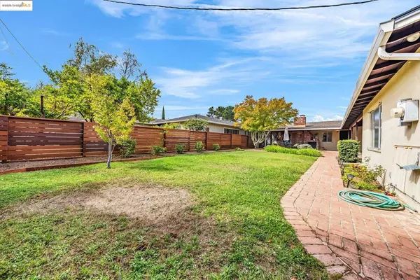 Oakland, CA 94611,7116 Hemlock