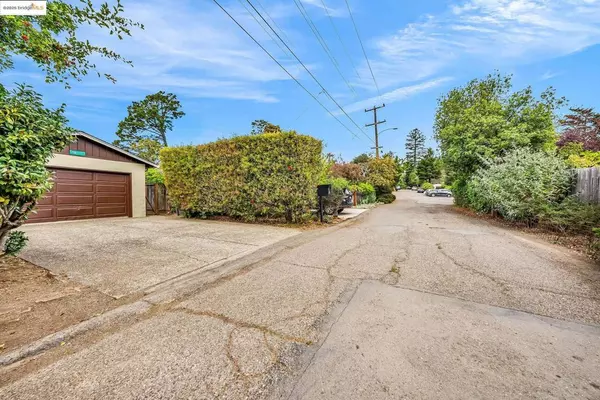 Oakland, CA 94611,7116 Hemlock