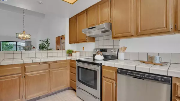 Newark, CA 94560,39943 Parada St #B