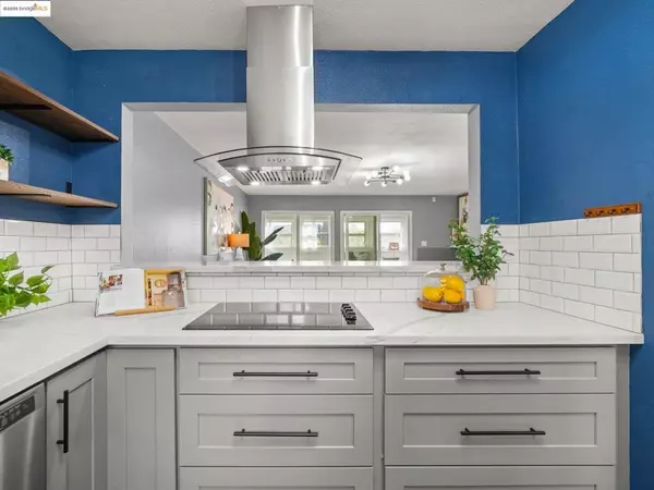 2106 Otis Dr #D, Alameda, CA 94501